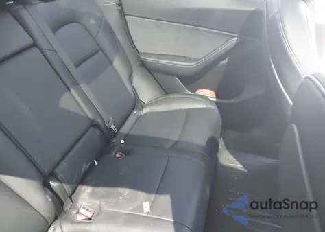 2021 Tesla Model Y Long Range Dual Motor All-Wheel Drive z USA, uszkodzony, nr VIN 5YJYGDEEXMF233160